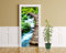 Bilderdepot24 Türtapete Brücke über einen Fluss 90 x 200 cm - einteilig Türaufkleber Türfolie Türposter - Landschaft grün Wald Natur