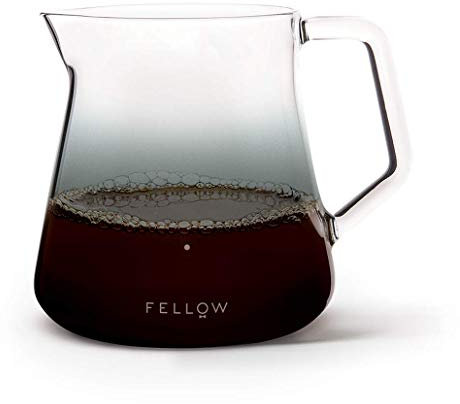 Fellow Mighty - Jarra de cristal pequeña para servir café y té, color gris humo de 5 mm, vidrio de borosilicato de 16 oz/500 ml, boquilla sin goteo, mango resistente