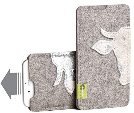 Almwild® Hülle Tasche passend für Apple iPhone 11 Pro Max. Modell “Kuah” aus Natur- Filz in Hell- Grau, mit Kuhkopf in Kuhfell Silber. Handyhülle Handytasche in Bayern handgefertigt
