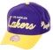 Mitchell & Ness Los Angeles Lakers NBA Team Script 2.0 Viola Giallo Berretto Snapback Curvo Regolabile
