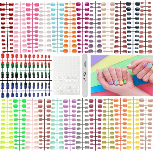672 Pièces Faux Ongles pour Enfants - 28 Couleurs Brillantes Ongles Carrés avec 8 Autocollants Adhésifs et 1 Lime à Ongles, Set de Décoration Nail Art pour Enfants
