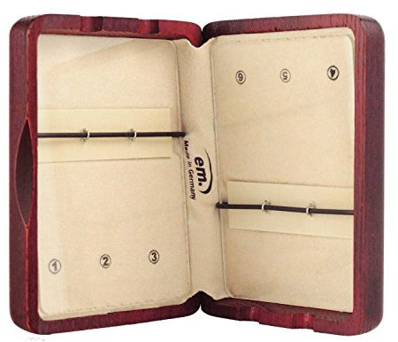 EM 6er Blattetui für Bariton Saxophon - mahagoni, Holz, Modern, E♭, Glas-Blattauflagen mit Gummiband, gefüttert mit schwarzem Samt, seitliche Belüftungsöffnungen