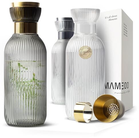 MAMEIDO Wasserkaraffe 1,5l, Glaskaraffe mit Deckel & Sieb, mundgeblasene Karaffe Glas, Wasserkrug mit edler Optik für besondere Anlässe, Karaffen zum Verschenken (Smoke Gold, 1500ml)