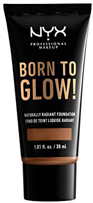 NYX Professional Makeup Born to Glow Radiant Foundation, Schillerndes Finish, Aufbaufähige mittlere Deckkraft, Vegane Formel, Farbton: Cappuccino
