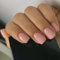 Press on Nails kurz - 24 Stück Nude-Pinke Fake Nails Full Cover mit Nagelkleber, Square Nägel zum Aufkleben Acryl Künstliche Fingernägel für Frauen & Mädchen Nail Art Maniküre (Pink, 24x)