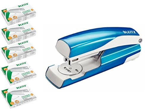 Leitz 55021036 Büroheftgerät NeXXt Series, Metall, 30 Blatt, inclusive 5 Päckchen Heftklammen mit je 1.000 Stück (blau metalic, mit Heftklammern)