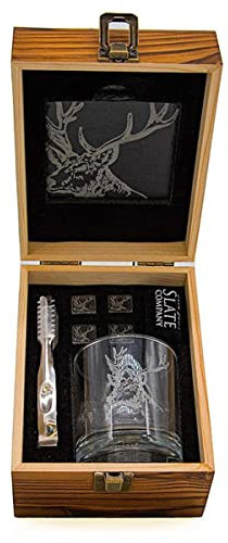 Selbrae House 7-tlg Whisky Drink-Set Motiv Hirsch in dekorativer Echt-Holz Geschenk-Box inklusive Glas, Whisky-Steine, Zange und Schiefer-Untersetzer als edle Gentleman-Box für Genießer als Geschenk