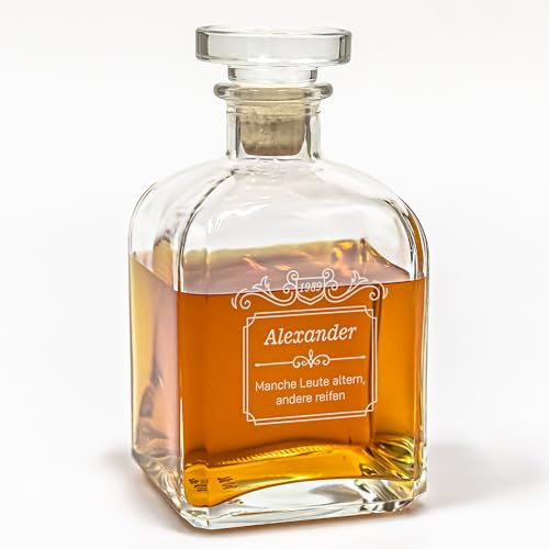 Edle Whiskykaraffe mit Gravur | Gütesiegel | Personalisierte Whiskeykaraffe | 700ml | Spülmaschinenfeste Gravur | Schnapsdekanter für Vodka Wein Gin Rum Bourbon Grappa | Geschenke für Männer