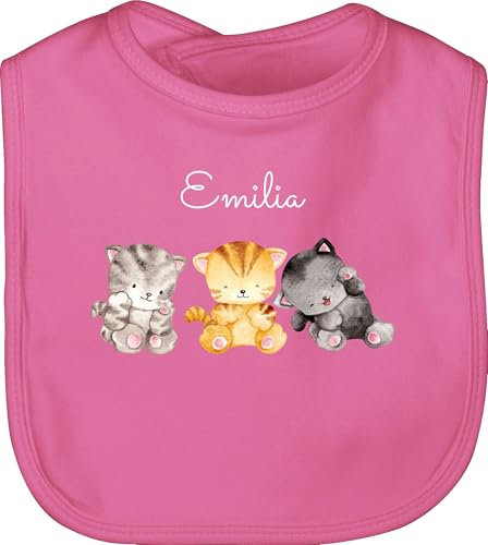 Baby Lätzchen - Katze - Süße drei Katzen mit Name Katzenmotiv - Unisize - Pink - cat katzenmotiven cats katzenliebhaberin katzenbesitzerin katzenliebhaber für katzenfreunde katzenfreund