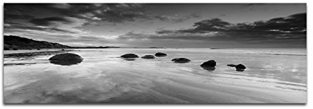 Paul Sinus Art Leinwandfoto als Panorama SCHWARZ/Weiss 120x40cm Neuseeland Meer Strand Steine Morgenlicht