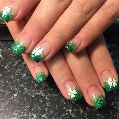 Yamobi Lot de 24 faux ongles courts carrés à coller pour la Saint Patrick - Blanc - Shamrock vert à paillettes