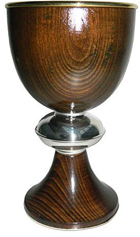 Cáliz de plata y madera con 20 cm. de altura