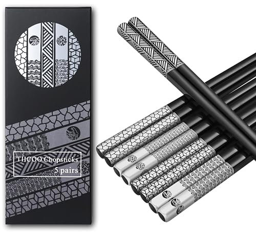 TIICOO Bacchette in Metallo Riutilizzabili 18/8 Acciaio Inossidabile Bacchette Inciso Laser Titanio Lavastoviglie Sicuro Coreano Giapponese Bacchette 5 Paia Regalo Set (Nero)