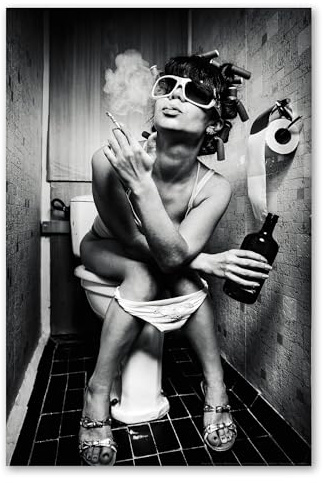 Postereck - 0423 - Hochwertiges Poster Party Girl Schwarz-Weiß | Frau mit Alkohol und Zigarette auf Toilette Poster | Freche Gäste WC Deko | Bild Badezimmer | - Leinwand - 100,0 cm x 75,0 cm