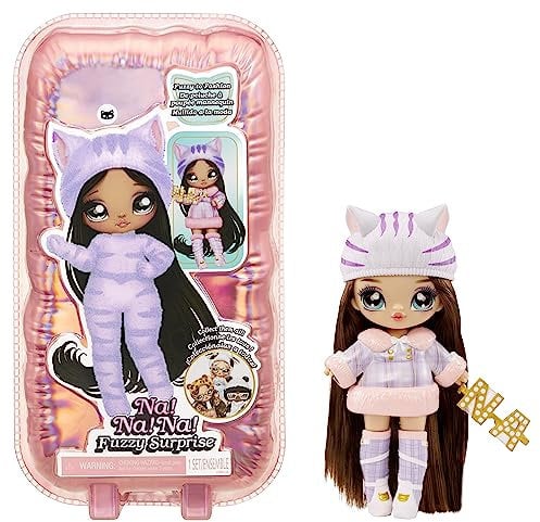 Na Na Na Fuzzy Surprise Serie 1 - CATIE CAT - Bambola fashion snodata 18 cm - ispirata a un gatto con corpo floccato, berretto, occhiali, vestito e scarpe - Età 4+ anni