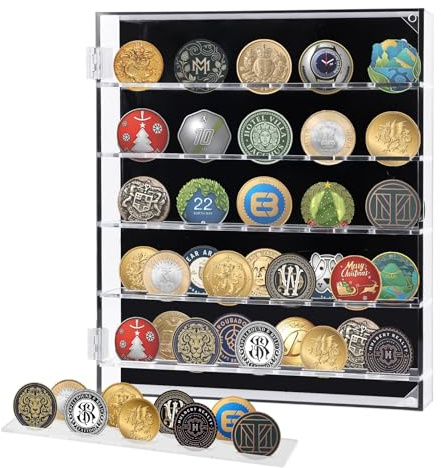 Yallmie 5 Reihen Medaillen Vitrine, 26*30*5cm Transparent Acryl Challenge Coin Display Münzvitrine Zum Aufhängen Münzen Aufbewahrung Vitrine Pin Vitrine Fits 45 Military Medals Poker Chip Anime Coins