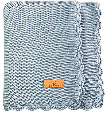 DIKOS® Premium Babydecke 100% Bio Baumwolle mit Handarbeit-Häkelsaum blau Babygeschenke zur Geburt Mädchen/Junge Baby Erstausstattung Neugeborenen neutral weiche Strickdecke Kuscheldecke Schmusedecke