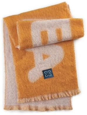 CODELLO Flauschiger XL-Schal aus recyceltem Polyester mit Statement Print