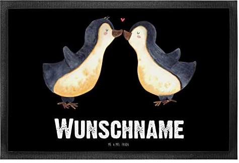 Mr. & Mrs. Panda Fußmatte personalisierbar Pinguin Liebe 40 x 60 cm - Personalisierte Geschenke, Fussmatte, Vertraut, Freundin, Pinguine, Geschenkidee, mit Namen, Geschenk, Türmatte, personalisiert