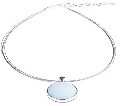 Halsreif Polly, 25mm original Polaris Cabochon in einer Fassung aus versilbertem Messing an einem Bündel aus 5 nylonummantelten Stahlfäden, handgefertigt von Adi-Modeschmuck in Berlin (hellblau)