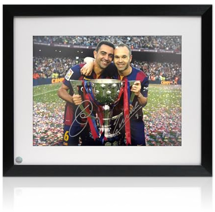 Barcelona-Foto, signiert von Andrés Iniesta und Xavi Hernández. Gerahmt.
