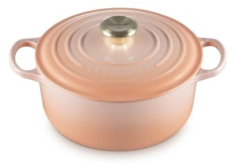 Le Creuset Signature Emaillierte gusseisenrunde Auflaufform mit Deckel, 24 cm, 4,2 Liter, Peche