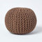 Homescapes Pouf Strickpouf rundes Bodenkissen, Sitzpouf 35 x 40 cm, gepolsterter Sitzhocker, Sitzpuff/Puff mit grob gestricktem Bezug aus 100% Baumwolle, Strickpuff, braun