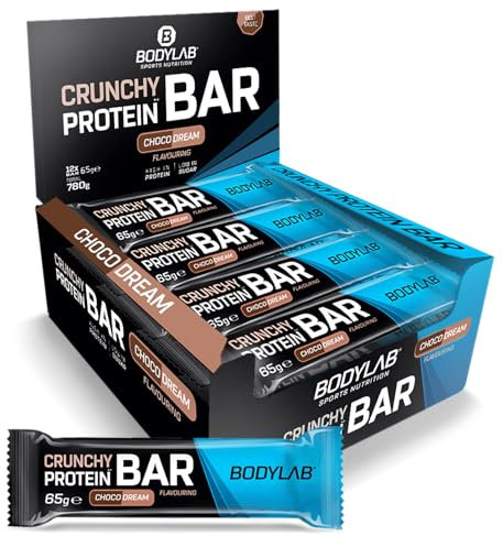 Bodylab24 Crunchy Protein Bar Deluxe Cookies & Cream 12 x 65g, knuspriger Protein-Riegel mit Schokoladenüberzug, mit bis zu 18g Eiweiß pro Riegel
