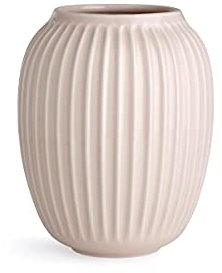 Kähler Hammershoi Vase aus Porzellan mit Rillen, Moderne Vase, rund, bauchige, skandinavisches Design Vase für Blumen, Rosa, 21cm