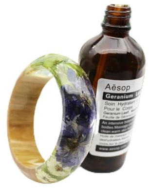 Hohopeti Handgefertigtes Trockenblumen Armband mit Getrocknetem Rittersporn Holz resin Manschette für Hanfu und Alltagskleidung Stilvolle Handgelenksdekoration Geschenk für Freunde und