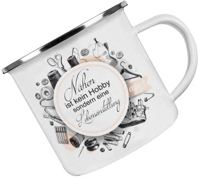 Crealuxe Emaille Tasse personalisiert 'Nähen ist kein Hobby sondern eine Lebenseinstellung', Becher mit Name und Spruch, Camping Tasse