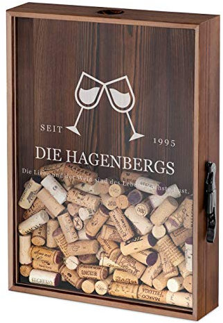 Maverton Kronkorkensammler Korkensammler mit Gravur + mit Flaschenöffner - Deckelsammler zum Aufhängen personalisiert - Geschenk Hochzeit Hochzeitstag Paar - 44,7x32x8cm - aus Holz - Familie