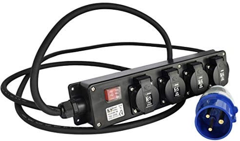 Das Verlängerungskabel mit Steckdosenadapter KS EX3M-4S mit Vier Steckdosen und Einer Kabellänge von 1.5 Metern zum mit normaler Steckdose an Steckdosen von 16 A bis 32 A