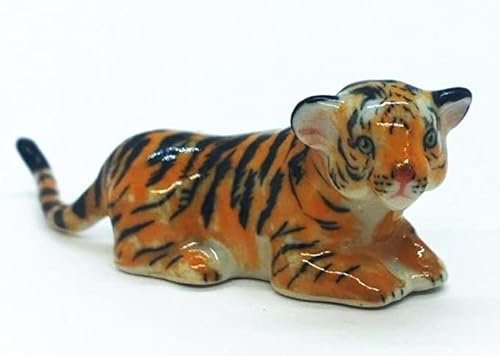 WitnyStore Tiny 5,1 cm orange hockendes Tigerjunges Figur – Miniatur-Figur aus Keramik, Panthera, Wildkatzen, Löwe, Tiger, Jaguar, Leopard, Panther, Tier, Porzellan, dekorative Sammlerfiguren,