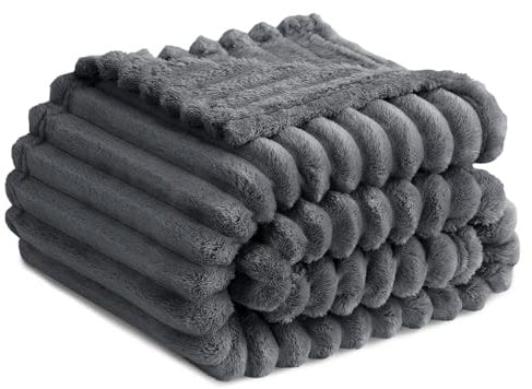 RUIKASI Kuscheldecke Flauschig Decke Grau - 130x150cm Fleecedecke Sofadecke Couchdecke für Wohnzimmer Deko Tagesdecke Blanket, Weiche Wolldecke Warme Korddecke als Wohn- & Kuscheldecken