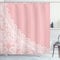 ABAKUHAUS Pink und Weiß Duschvorhang, Spitze Art Border, Stoffliches Gewebe Badezimmerdekorationsset mit Haken, 175 x 180 cm, Pale Pink Weiß