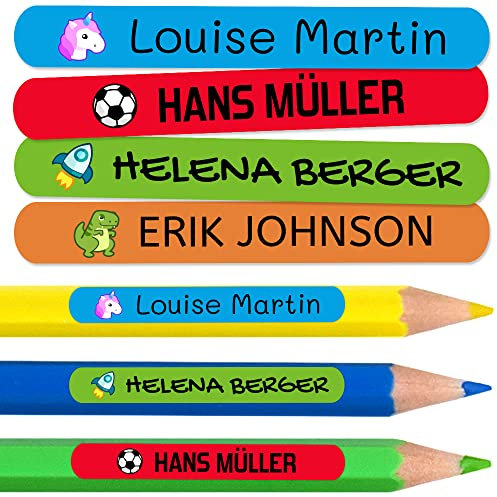 50 personalisierte Namensaufkleber zum Markieren von Bleistiften und Kugelschreibern. Bunte wasserfeste Vinyl-Klebeetiketten für Kinder und Jugendliche in Schule und Kindergarten. Größe 4,6 x 0,6 cm.