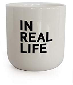 PLTY - Becher - Tasse ohne Henkel - Handglasiertes Weiß Porzellan - Hochwertiges Bone China - Lustige Tassen - In Real Life - Real Life