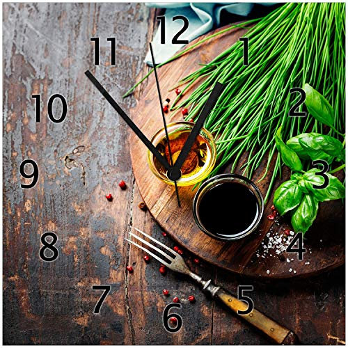 Wallario Design-Wanduhr Kräuter, Öle und Gewürze auf einem Holzbrett aus Glas, Motiv-Uhr Größe 30 x 30 cm, Schwarze Zeiger