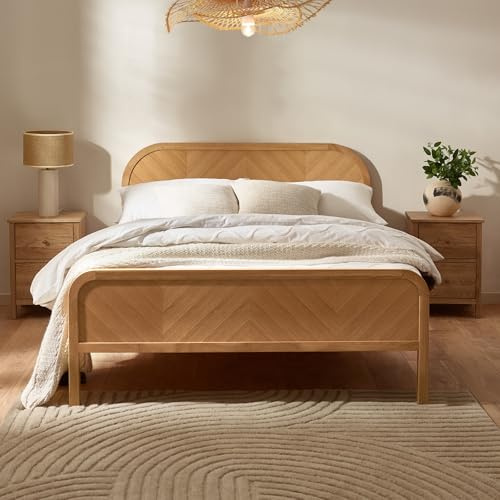 Julian Bowen Milo Double Bed - Solid Oak Bed Frame with Headboard, 135x190cm/4ft 6in, No Box Spring Needed, Retro Art Deco Chevron Design - H 95 x D 199cm | Retro Art Deco Bed Frame, 135cm/4ft6, No Box Spring Needed, Chevron Headboard & Footboard Design, Smooth Curved Edges