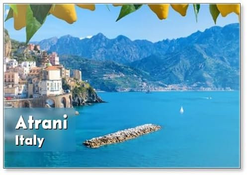 Pequeño pueblo de Atrani en la costa de Amalfi en la provincia de Salerno, región de Campania, Italia. La costa de Amalfi es un destino popular para viajes y días festivos en Italia. Limones amarillos