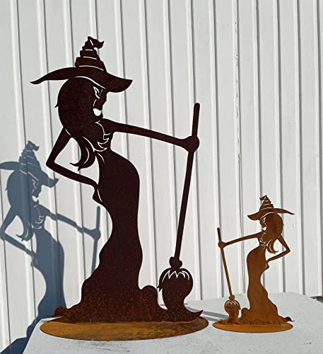 Sexy Hexe stehend mit Besen auf Platte klein 40x23cm Edelrost Gartendeko Wetterfest Rost Metall Rostfigur Halloween von Steinfigurenwelt