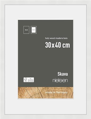 nielsen Bilderrahmen mit Passepartout, 30 x 40 cm, Holz, Weiß, Fotorahmen zum Aufhängen im Hoch- & Querformat, Echtglas, Skava