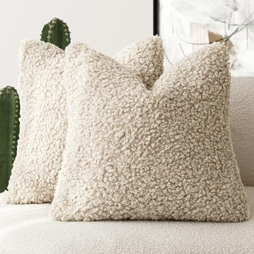 Foindtower Lot de 2 Housses de Coussin décoratives en Fausse Fourrure de Sherpa, taies d'oreiller pelucheuses et molletonnées pour lit, canapé, Salon, 45,7 x 45,7 cm, Kaki Clair
