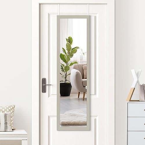 Americanflat 38x130 cm Türspiegel zum Einhängen - Ganzkörperspiegel - Bruchsicheres Glas mit Metallbügel zum Aufhängen Badezimmer, Schlafzimmer - MDF-Rahmen Farbe Helles Holz