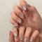 GlamRays Ongles Pressés Rond Courts Faux Ongles Gris Argent Œil de Chat Colle sur Ongles Nœud Pressés Ovales Acryliques Faux Ongles avec Design pour Femmes Brillant 24 Pièces
