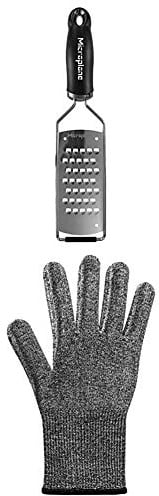 Microplane Reibe & Schnittschutzhandschuh im Set, Klinge sehr grob Edelstahl Gourmet Serie für Kartoffel, Zucchini, Karotte, Apfel, Kohl und Käse