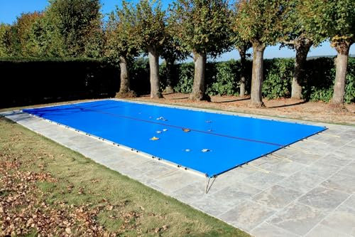 Bâche d'Hivernage Bleue 9,70 x 4,70 m pour Piscine Maximum 9 x 4 m avec Grille Centrale d'Evacuation - Fabrication Française - Direct Usine - 550 g/m² - Livrée avec Sandows Cabiclic + Pitons Crosse