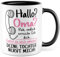 Oma Tasse mit Spruch - Geschenk Hallo? Oma? Puh, endlich erreiche ich dich.. Kannst du mich abholen? Deine Tochter nervt mich! - Kaffeetasse 330ml aus Keramik Großmutter Enkel Tochter Mama