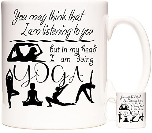 Tazza regalo per yoga, con scritta in lingua inglese You May Think I Am Listening to You But in My Head I Am Doing Yoga. Tazza da caffè in ceramica per gli amanti dello yoga